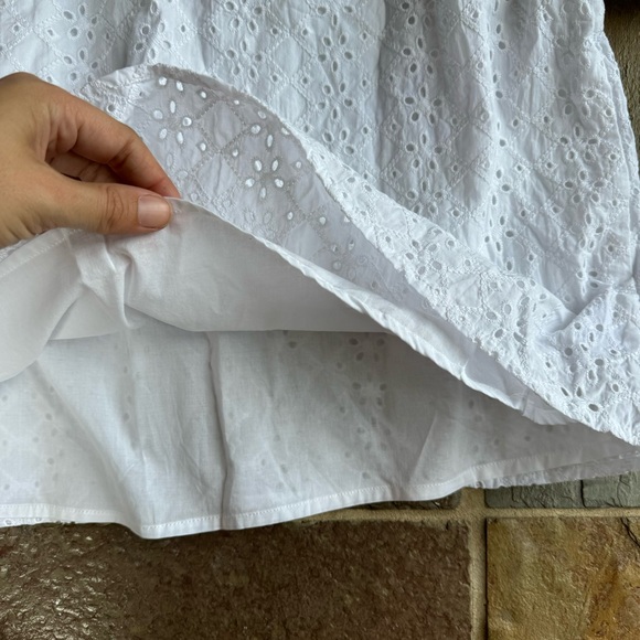 Draper James White Eyelet Short Sleeve Blouse size Medium - Picture 4 of 7